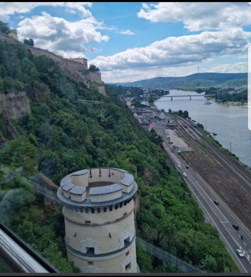 Fewo Mit Terasse Neuwied & Koblenz Bagian luar foto