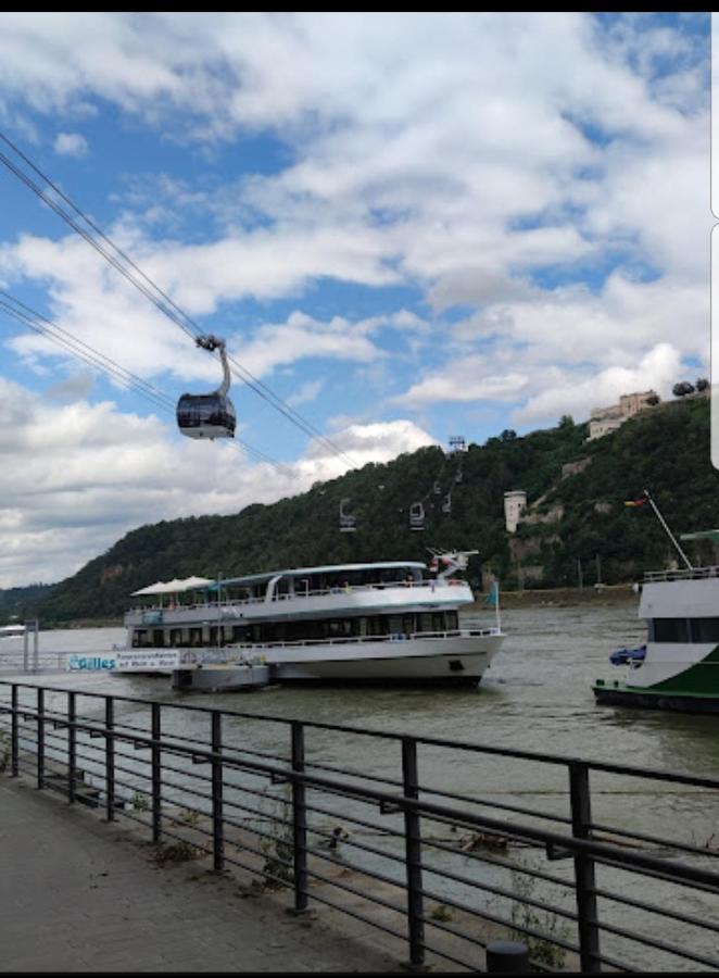 Fewo Mit Terasse Neuwied & Koblenz Bagian luar foto